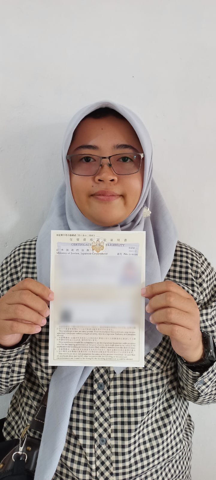 Siswa Mirai College menerima Certificate of Eligibility Jepang