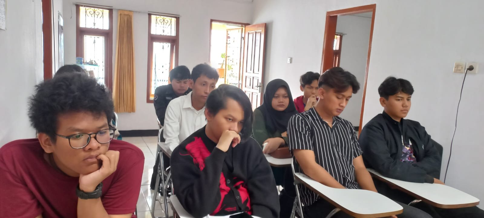 Suasana kelas interaktif bahasa Korea MCI Bandung